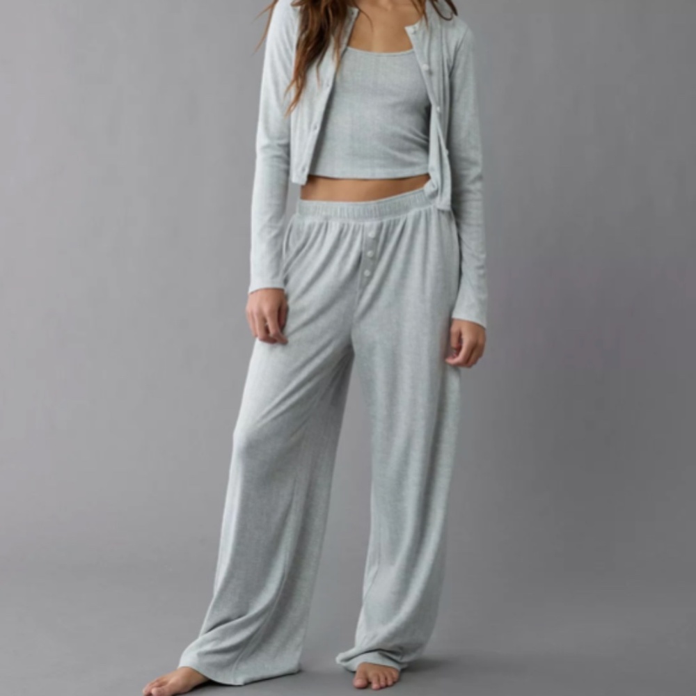 AE 3-Piece Pointelle Plush Cardigan Pajama Set Never worn!!! - Picture 4 of 9